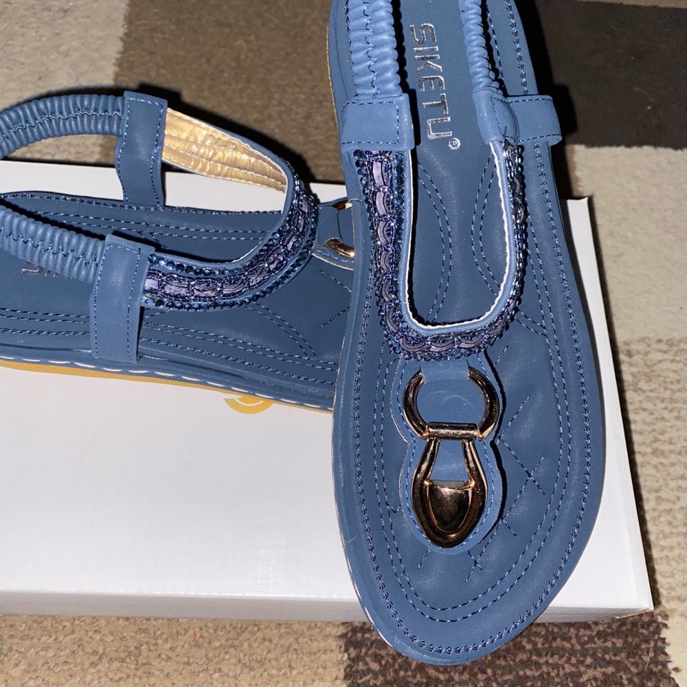 Sandals —memory cushion sole